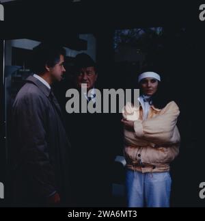 Der Alte, ZDF Krimi-Serie, Deutschland, 1985, Szene : Michael Ande, Siegfried Lowitz, Mijou Kovacs. Der Alte, série télévisée criminelle, Allemagne, 1985, scène : Michael Ande, Siegfried Lowitz, Mijou Kovacs. Banque D'Images