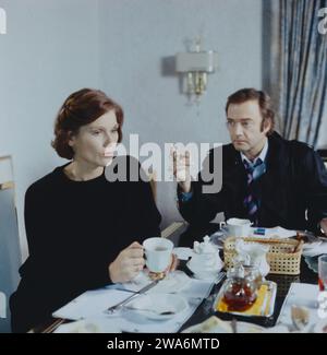 Der Alte, ZDF Krimi-Serie, Deutschland, 1985, Szene : Monika Woytowicz, Jürgen Schmidt. Der Alte, série télévisée criminelle, Allemagne, 1985, scène : Monika Woytowicz, Jürgen Schmidt. Banque D'Images