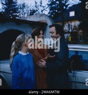 Der Alte, ZDF Krimi-Serie, Deutschland, 1985, Szene : Kerstin Goosmann, Monika Woytowicz, Jürgen Schmidt. Der Alte, série télévisée criminelle, Allemagne, 1985, scène : Kerstin Goosmann, Monika Woytowicz, Jürgen Schmidt Banque D'Images