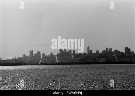 Blick auf San Francisco von der Bucht aus, 1962. Vue de San Francisco depuis la baie, 1962. Banque D'Images