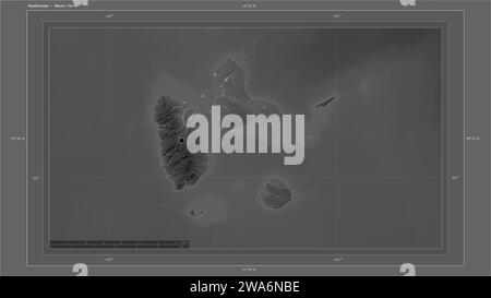 Guadeloupe mise en évidence sur une carte d'altitude en niveaux de gris avec carte des lacs et rivières avec le point de la capitale du pays, grille cartographique, échelle de distance et Banque D'Images