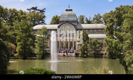 Photo Crystal Palace, Palacio de cristal Madrid Espagne Europe Banque D'Images