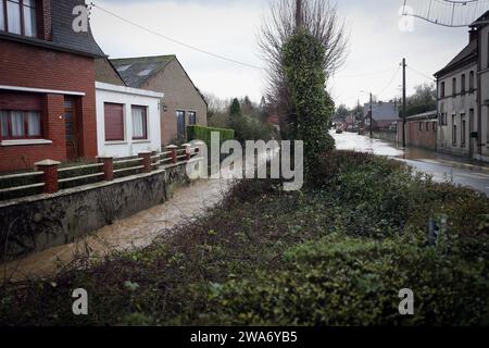 France. 02 janvier 2024. © PHOTOPQR/VOIX DU NORD/COURBE ; 02/01/2024 ; Lisbourg source de la Lys le 02/01/24. Contributions dans le Ternois territoire agricole. PHOTO SEVERINE COURBE LA VOIX DU NORD 2 jan 2024 inondations dans le nord de la France crédit : MAXPPP/Alamy Live News Banque D'Images