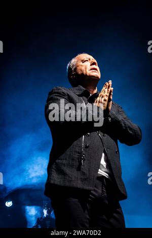 Jim Kerr de simple Minds en concert à l'Ovo Hydro à Glasgow, en Écosse. Banque D'Images