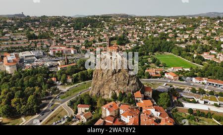 Drone photo rocher Saint-Michel, Rocher Saint-Michel d'Aiguilhe le Puy-en-Velay France Europe Banque D'Images