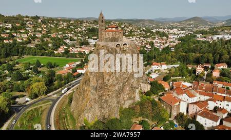 Drone photo rocher Saint-Michel, Rocher Saint-Michel d'Aiguilhe le Puy-en-Velay France Europe Banque D'Images