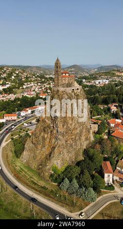 Drone photo rocher Saint-Michel, Rocher Saint-Michel d'Aiguilhe le Puy-en-Velay France Europe Banque D'Images