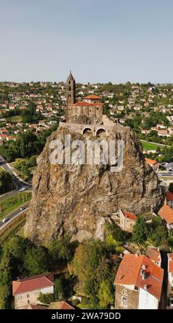 Drone photo rocher Saint-Michel, Rocher Saint-Michel d'Aiguilhe le Puy-en-Velay France Europe Banque D'Images