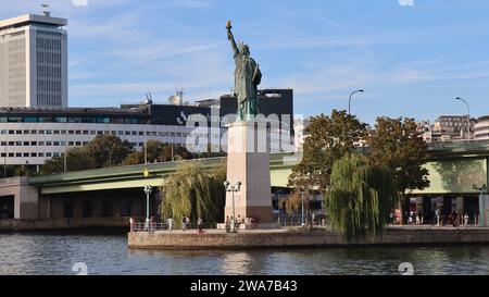 Drone photo Statue de la liberté Paris France Europe Banque D'Images