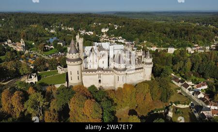 Drone photo Château de Pierrefonds, Château de Pierrefonds France europe Banque D'Images