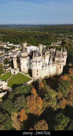 Drone photo Château de Pierrefonds, Château de Pierrefonds France europe Banque D'Images