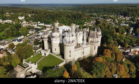 Drone photo Château de Pierrefonds, Château de Pierrefonds France europe Banque D'Images