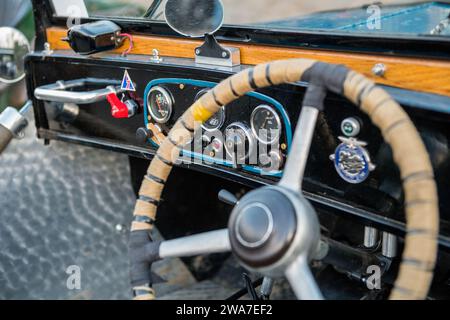 Tableau de bord d'une austin 7 à toit ouvert d'avant-guerre. Banque D'Images