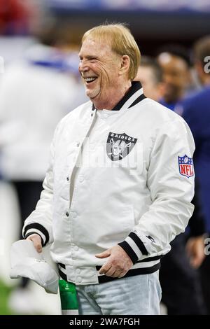 Indianapolis, Indiana, États-Unis. 31 décembre 2023. Mark Davis, propriétaire des Raiders de Las Vegas, lors de l'avant-match de la NFL contre les Colts d'Indianapolis au Lucas Oil Stadium d'Indianapolis, Indiana. John Mersits/CSM/Alamy Live News Banque D'Images