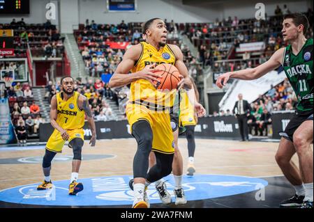 Ludwigsburg, Deutschland. 02 janvier 2024. Jaren Lewis (MHP Riesen Ludwigsburg, #08) MHP RIESEN Ludwigsburg - Daruessafaka Lassa, Sport, Basketball, Basketball Champions League, saison 2023/24, 02.01.2024, Ludwigsburg (MHPArena), DEU photo : Eibner/Sandy Dinkelacker crédit : dpa/Alamy Live News Banque D'Images