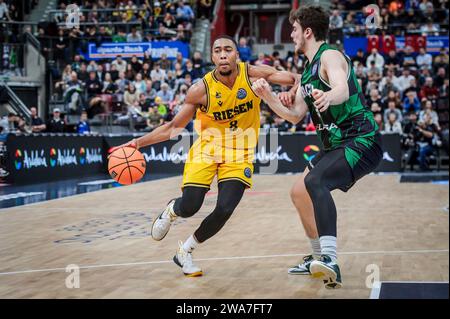 Ludwigsburg, Deutschland. 02 janvier 2024. Jaren Lewis (MHP Riesen Ludwigsburg, #08) MHP RIESEN Ludwigsburg - Daruessafaka Lassa, Sport, Basketball, Basketball Champions League, saison 2023/24, 02.01.2024, Ludwigsburg (MHPArena), DEU photo : Eibner/Sandy Dinkelacker crédit : dpa/Alamy Live News Banque D'Images