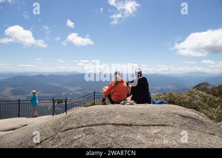 Vues panoramiques sur les Alpes victoriennes depuis le sommet du mont Buffalo. Banque D'Images