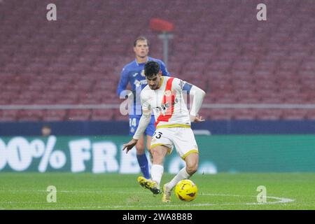 Madrid, Espagne. 02 janvier 2024. Oscar Valentin du Rayo Vallecano vu en action lors du match de la Liga 2023/24 entre Getafe et Rayo Vallecano au stade Civitas Metropolitano. Score final ; Getafe 0 : 2 Rayo Vallecano. Crédit : SOPA Images Limited/Alamy Live News Banque D'Images