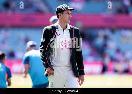 Sydney, Australie, 3 janvier 2024. Pat Cummins d'Australie regarde le jour 1 du troisième test match entre l'Australie et le Pakistan au Sydney Cricket Ground le 03 janvier 2024 à Sydney, Australie. Crédit : Pete Dovgan/Speed Media/Alamy Live News Banque D'Images
