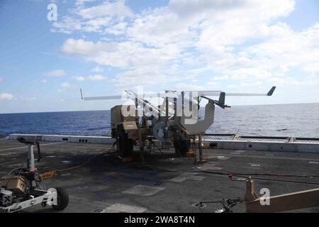 Forces militaires AMÉRICAINES. 171002CK339-049 MER MÉDITERRANÉE (2 octobre 2017) le petit système d'avion tactique sans pilote RQ-21a Blackjack affecté à l'unité de surveillance aérienne sans pilote de la 15e Marine Expeditionary Unit (15e MEU), se prépare pour le décollage à bord du navire amphibie de transport USS San Diego (LPD 22). San Diego est déployé pour soutenir la sécurité maritime et la coopération en matière de sécurité du théâtre dans les efforts déployés dans la zone d'opérations de la 6e flotte américaine. (Photo du corps des Marines des États-Unis par le caporal lance Jeremy Laboy/libéré) Banque D'Images