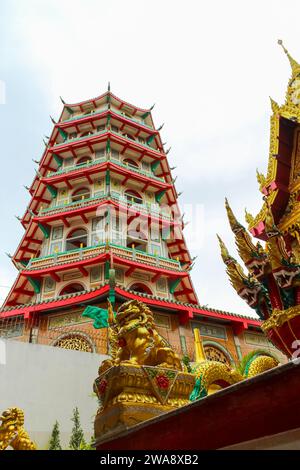 Kanchanaburi, Thaïlande, Wat Tham Khao Noi et Wat Tham Suea, temples chinois et thaïlandais dans la province de Kanchanaburi Banque D'Images