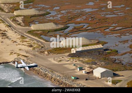 Forces militaires AMÉRICAINES. 171109CY161-067 POINT MUGU, Californie (9 novembre 2017) le premier véhicule aérien sans pilote MQ-4C Triton, affecté à l'escadron de patrouille sans pilote One Nine (VUP-19) Détachement point Mugu, connu sous le nom de « Big Red » arrive à la base navale de Ventura County, Californie. Le MQ-4C a décollé de l'aéroport de Palmdale et était télécommandé depuis NAS Pax River. Le MQ-4C a subi des vérifications en vol avant d'atterrir à NBVC. (Photo de la marine américaine par Theresa Miller, spécialiste des affaires publiques/publié). Banque D'Images