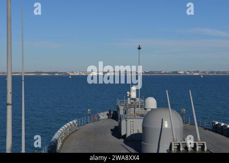 Forces militaires AMÉRICAINES. 171112GL340-002 STATION NAVALE DE ROTA, Espagne (12 novembre 2017) le navire de commandement amphibie de classe Blue Ridge USS Mount Whitney (LCC 20) arrive à la Station navale de Rota, en Espagne, pour une visite portuaire prévue le 12 novembre 2017. Le mont Whitney, déployé à Gaeta, en Italie, opère avec un équipage combiné de marins de la marine américaine et de marins de la fonction publique du Military Sealift Command. (Photo de l'US Navy par Michael Feddersen, spécialiste des communications de masse de 2e classe/publié) Banque D'Images