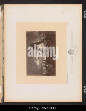 Production photographique d'un dessin du corps du roi Léopold Ier de Belgique au Palais Royal à Bruxelles, Ghémar Frères, d'après Anonyme, c. 1861 - en 1866 ou avant cette photo fait partie d'une couverture avec quatorze photos. Support photographique bruxellois imprimé albumen cérémonial funéraire. Palais royal du Roi Banque D'Images