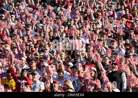 Les fans de Alabama Crimson Tide lors de la demi-finale CFP au Rose Bowl Game entre les Alabama Crimson Tide et les Michigan Wolverines, le lundi 1 janvier, Banque D'Images