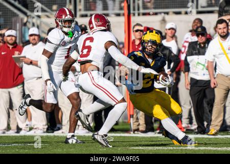 Alabama Crimson Tide Defensive back Jaylen Key (6) défend contre le rallye Blake Corum (2) des Wolverines du Michigan lors de la demi-finale de la CFP au RO Banque D'Images