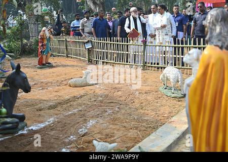 Le ministre en chef de Tripura, Manik Saha, assiste à la messe de Noël à l'église Mariam Nagar à Agartala. Tripura, Inde. Banque D'Images