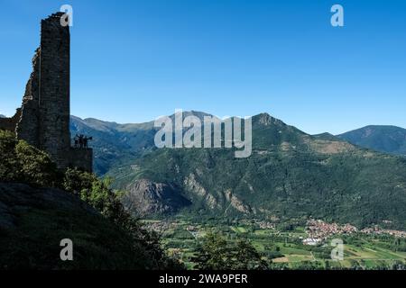 Vue sur les environs du Val di Susa depuis Sacra di San Michele, un complexe religieux sur le mont Pirchiriano à Val di Susa, Sant'Ambrogio di Torino, Turin Banque D'Images