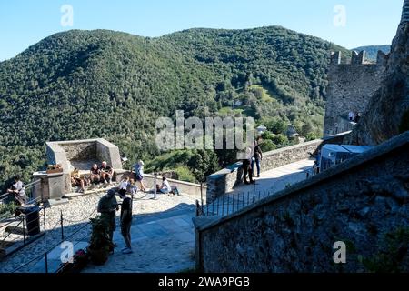 Vue sur les environs du Val di Susa depuis Sacra di San Michele, un complexe religieux sur le mont Pirchiriano à Val di Susa, Sant'Ambrogio di Torino, Turin Banque D'Images