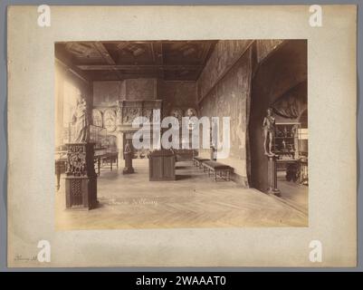 Salle du musée de Cluny à Paris, Séraphin -Médéric Mieusement, 1850 - 1900 photographie Paris carton. Support photographique Albumen print exposition permanente, musée Cluny Museum Banque D'Images