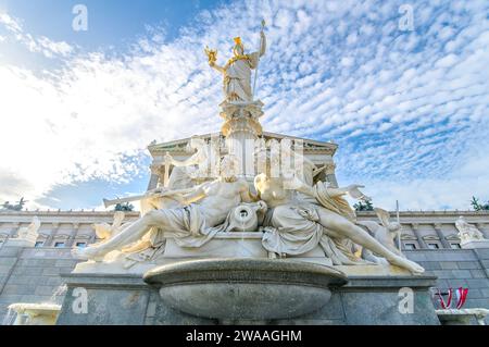 Le Parlement autrichien et la fontaine Pallas Athéna à Vienne, Autriche Banque D'Images