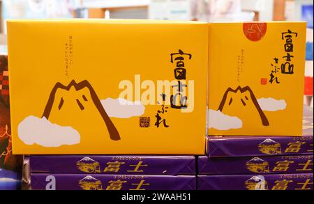 MERCHANDISING DES PRODUITS MOUNT FUJI AU JAPON Banque D'Images