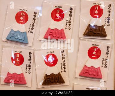 MERCHANDISING DES PRODUITS MOUNT FUJI AU JAPON Banque D'Images