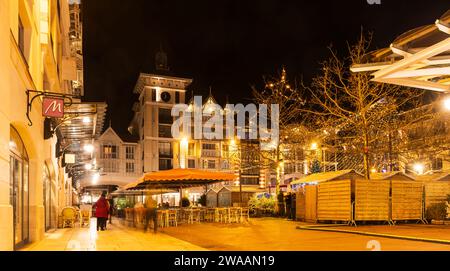Place des marquises la nuit, à Arcachon, en Gironde, Nouvelle Aquitaine, France Banque D'Images
