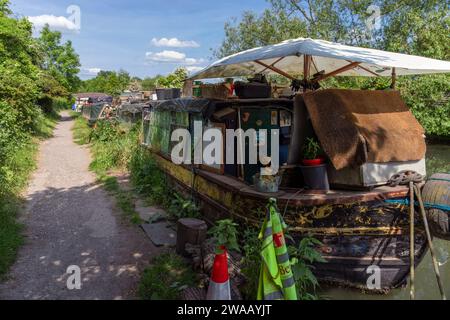 Royaume-Uni, Angleterre, Grand Londres, près de Harefield, Narrowboat amarré près de Harefield Limeworks Banque D'Images