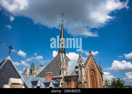 Lviv, Ukraine - Mai 2021 : vue aérienne de l'église de Jean Chrysostome (ancienne église du Sacré-cœur de Jésus) à Lviv, Ukraine depuis un drone Banque D'Images