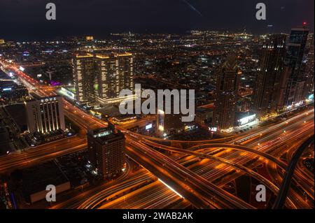 Dubaï, Dubaï, Émirats arabes Unis. 2 janvier 2024. Une vue aérienne des gratte-ciel et de la ville de Dubaï depuis l'observatoire Sky View à Dubaï, Émirats arabes Unis, le 2 janvier 2024. (Image de crédit : © Kabir Jhangiani/ZUMA Press Wire) USAGE ÉDITORIAL SEULEMENT! Non destiné à UN USAGE commercial ! Banque D'Images