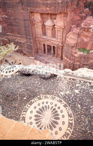 Le tombeau nabatéen du 'Trésor' (Al Khazneh) à Petra, Jordanie. Banque D'Images