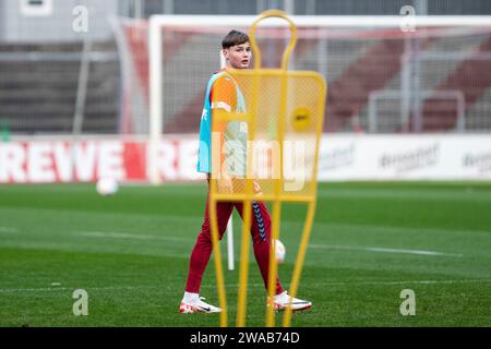 Koeln, Deutschland. 03 janvier 2024. Jaka Cuber Potocnik (1. FC K?ln) 1. FC K?ln, formation 03.01.2024 crédit : dpa/Alamy Live News Banque D'Images