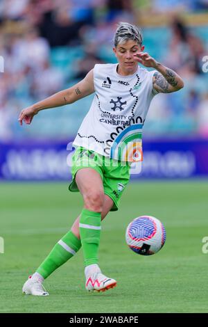 Sydney, Australie. 03 janvier 2024. Michelle Heyman se réchauffe avant le match RD4 féminin de La Ligue A entre le Sydney FC et Canberra United à Leichhardt Oval le 3 janvier 2024 à Sydney, Australie Credit : IOIO IMAGES/Alamy Live News Banque D'Images