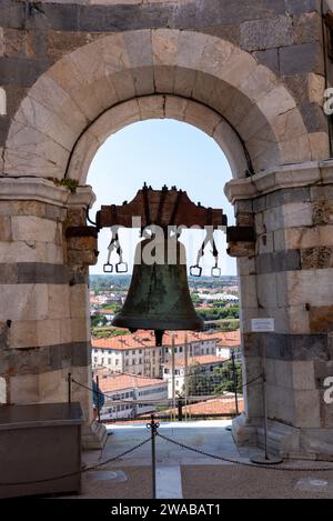 Cloches de l'église à la célèbre tour penchée de Pise, Italie Banque D'Images