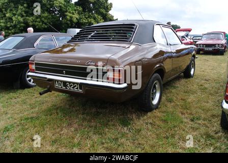 Une Ford Cortina GT de 1973 stationnée à la 48th Historic Vehicle Gathering, Powderham, Devon, Angleterre, Royaume-Uni. Banque D'Images