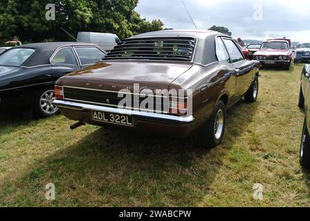 Une Ford Cortina GT de 1973 stationnée à la 48th Historic Vehicle Gathering, Powderham, Devon, Angleterre, Royaume-Uni. Banque D'Images