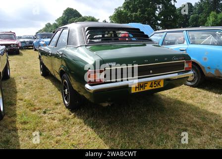 Une Ford Cortina Mk3 Uren Savage 1972 stationnée à la 48e édition du rassemblement de véhicules historiques, Powderham, Devon, Angleterre, Royaume-Uni. Banque D'Images