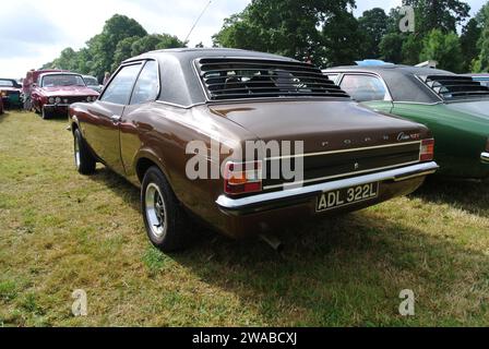 Une Ford Cortina GT de 1973 stationnée à la 48th Historic Vehicle Gathering, Powderham, Devon, Angleterre, Royaume-Uni. Banque D'Images