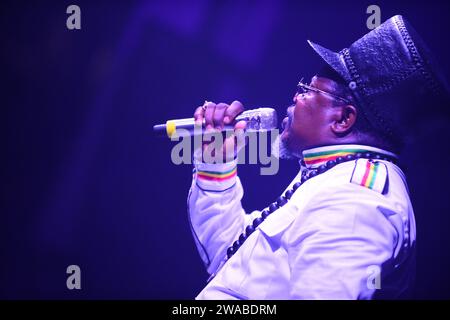 MIRAMAR, FLORIDE - DÉCEMBRE 31 : Luciano, chanteur de Roots Reggae, joue en direct sur scène au concert de célébration du nouvel an 2024, organisé par le commissaire Maxwell B. Chambers de la ville de Miramar au Miramar Regional Park Amphitheater le 31 décembre 2023 à Miramar, Floride. (Photo de JL/Sipa USA) Banque D'Images